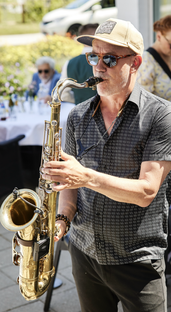 LIVE SAX
